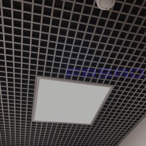 Фото Подвесной реечный потолок грильято с местом под светильники